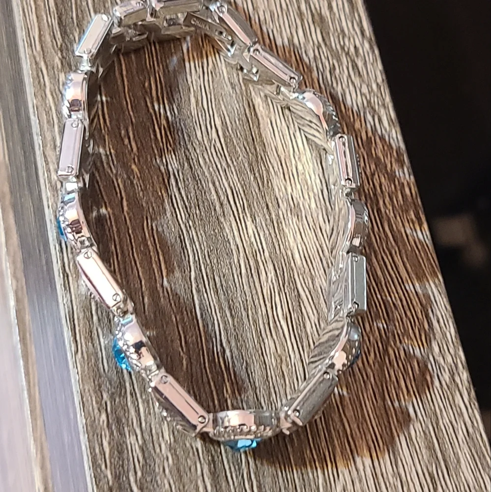 Vintage silver-tone costume bracelet - Picture 2 of 2